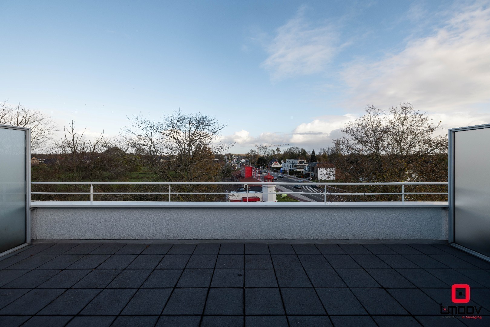 Lichtrijk en modern tweeslaapkamer appartement met groot terras in Oostakker 