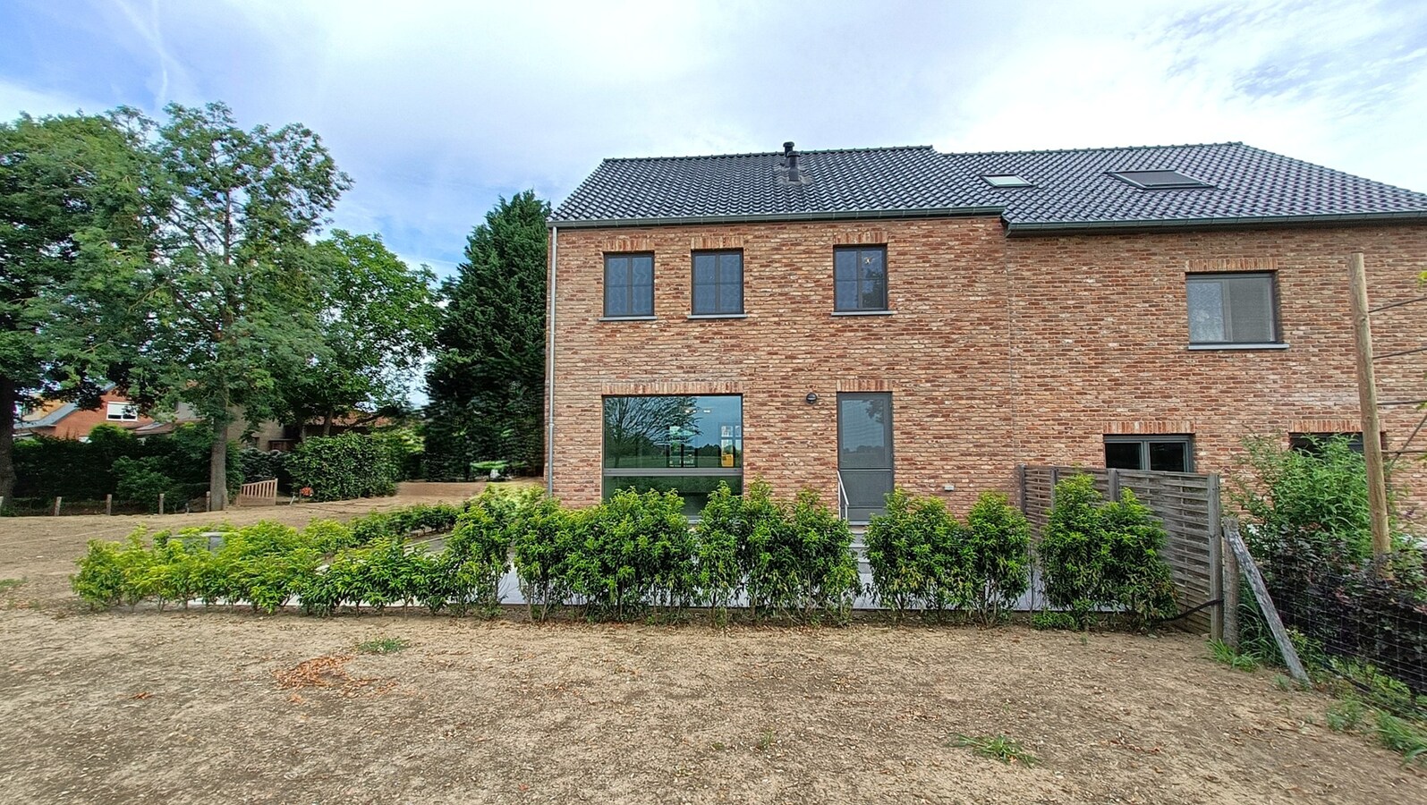 Nieuwbouw woning met tuin, terras en 3 slaapkamers 