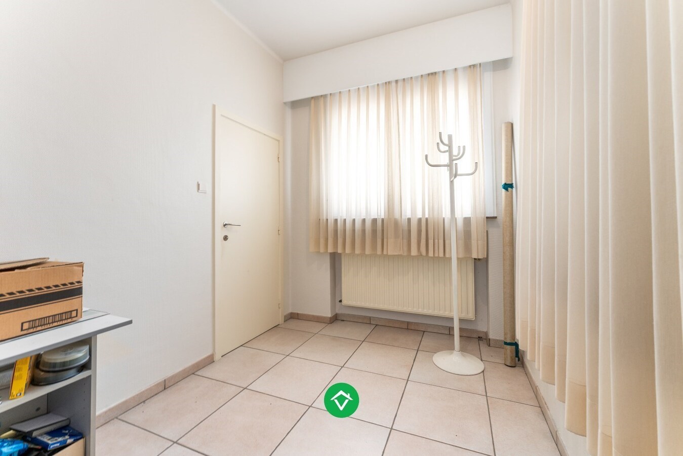 Ruime woning met 7 slaapkamers en loods (320m²) in centrum Roeselare 