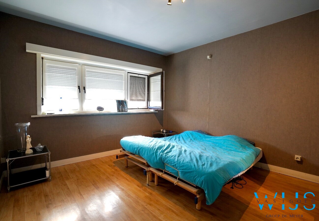 Stevig woonhuis aan de rand van het centrum van Sleidinge 