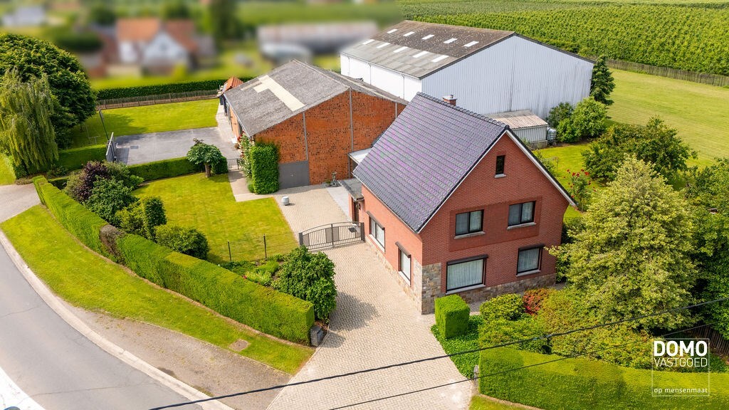 UNIEKE WONING MET 2 RUIME LOODSEN OP PERCEEL VAN 58A49CA 