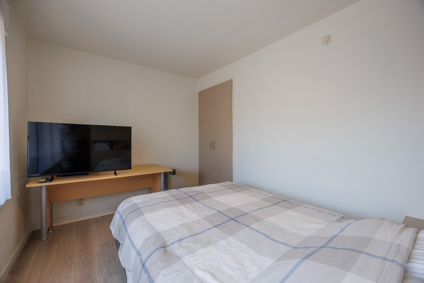 Instapklare woning met garage nabij de zeedijk – energiezuinig en centraal gelegen. 