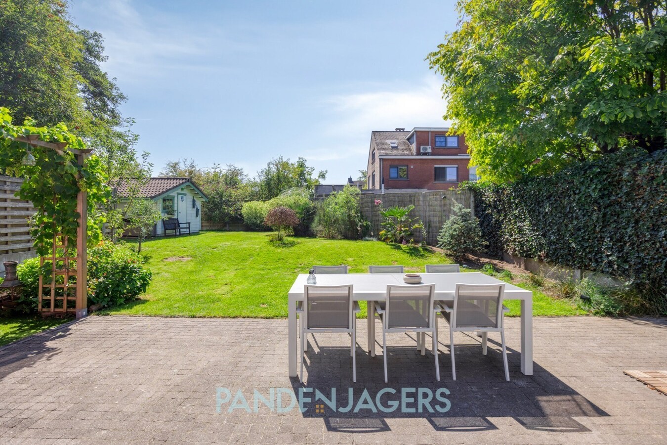 Modern en lichtrijk halfopen bebouwing op uitzonderlijke locatie te Kontich 