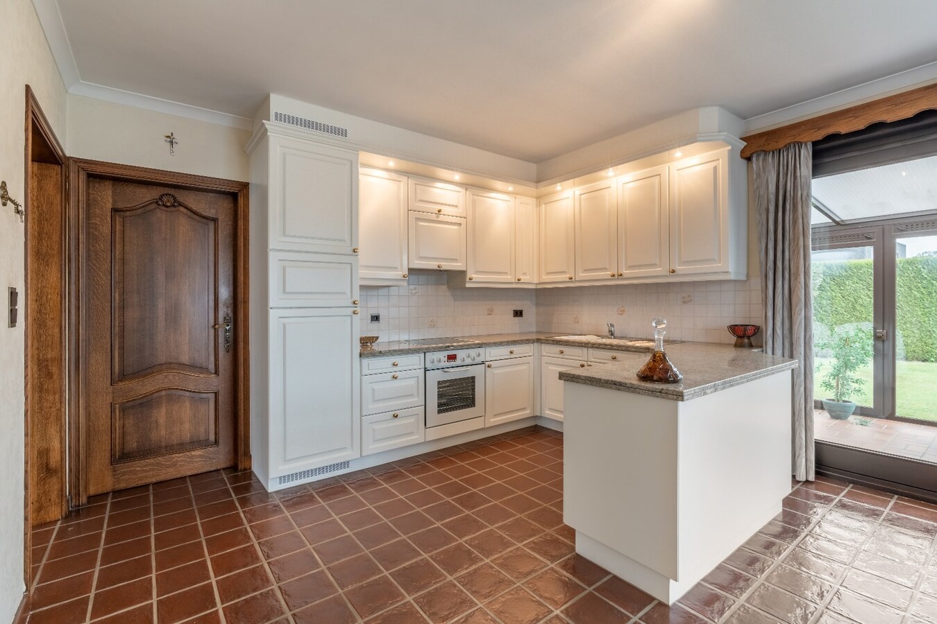 Ruime woning met garage, tuin en 3 slaapkamers op een zeer rustige locatie. 