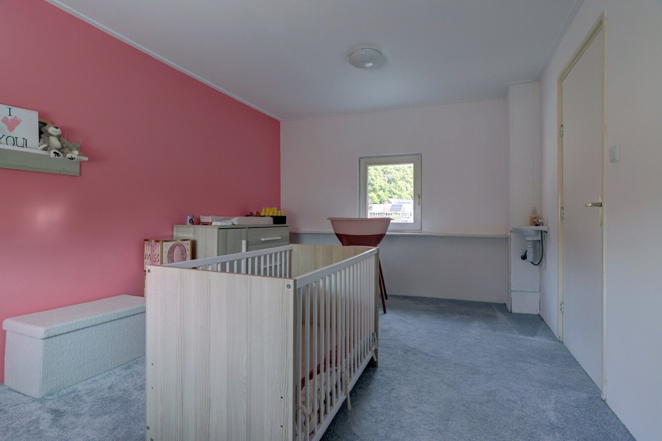 DIT BETREFT EEN WONING MET BIEDEN VANAF PRIJS  € 350.000 K.K. 