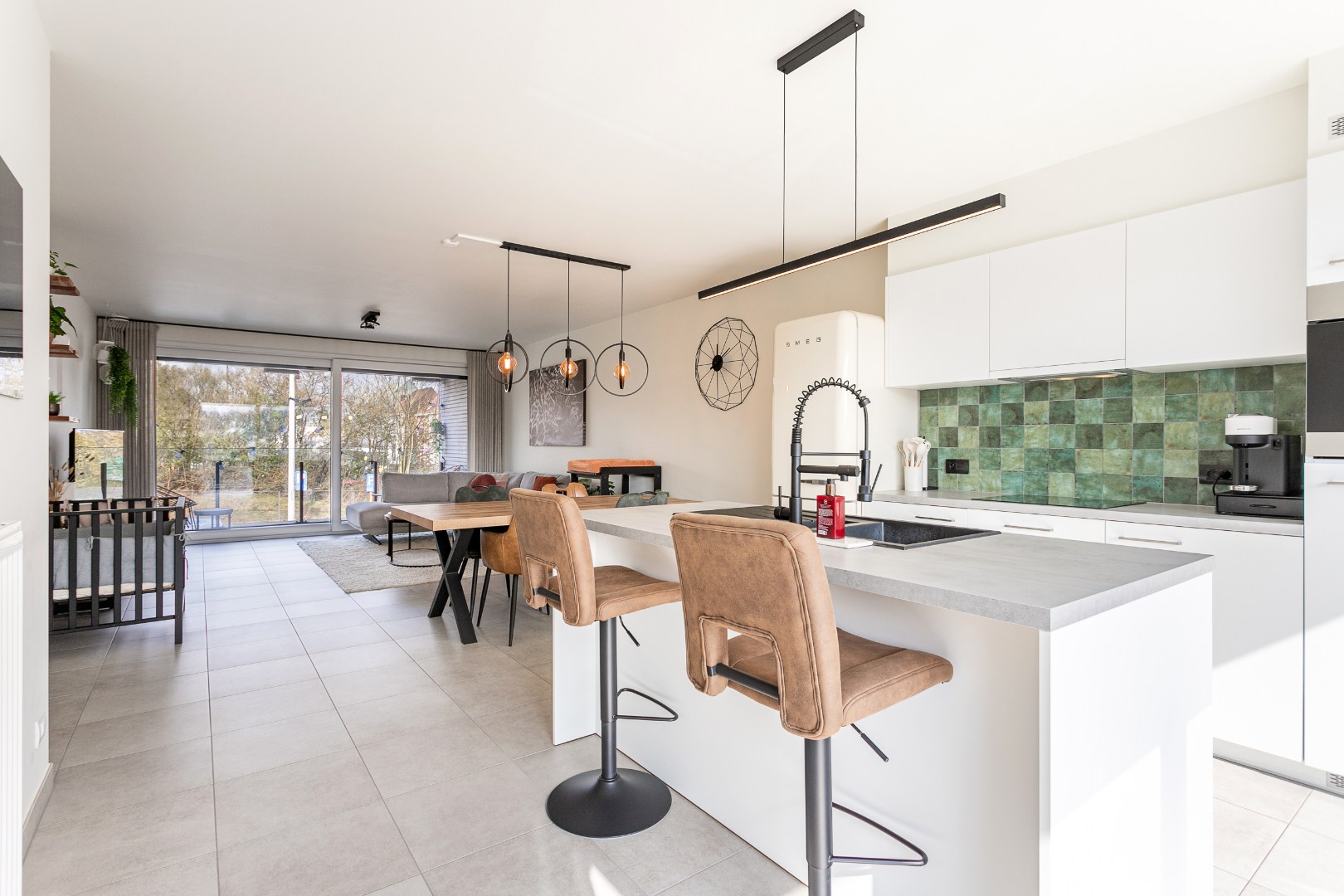 Recent, energiezuinig appartement met 2 slpks, 2 terrassen en autostaanplaats 