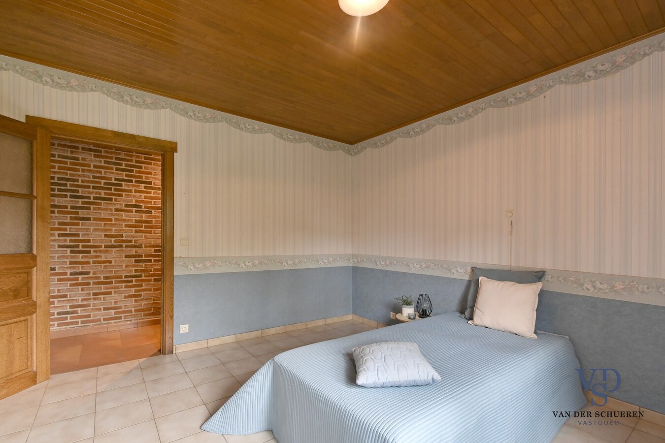 Bijzonder degelijke en ruime villa in doodlopende straat 