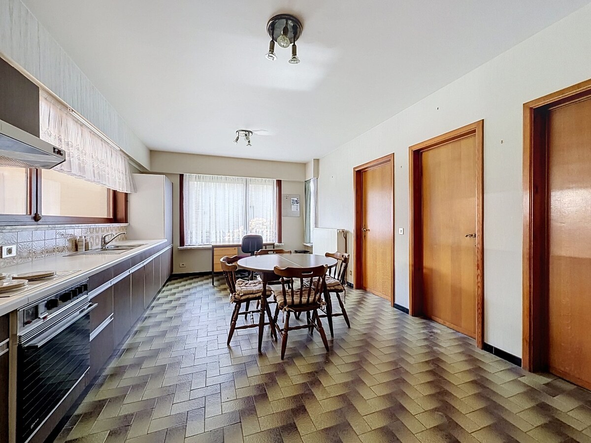Solide bel-étage met 4 slaapkamers en tuin te Zottegem 