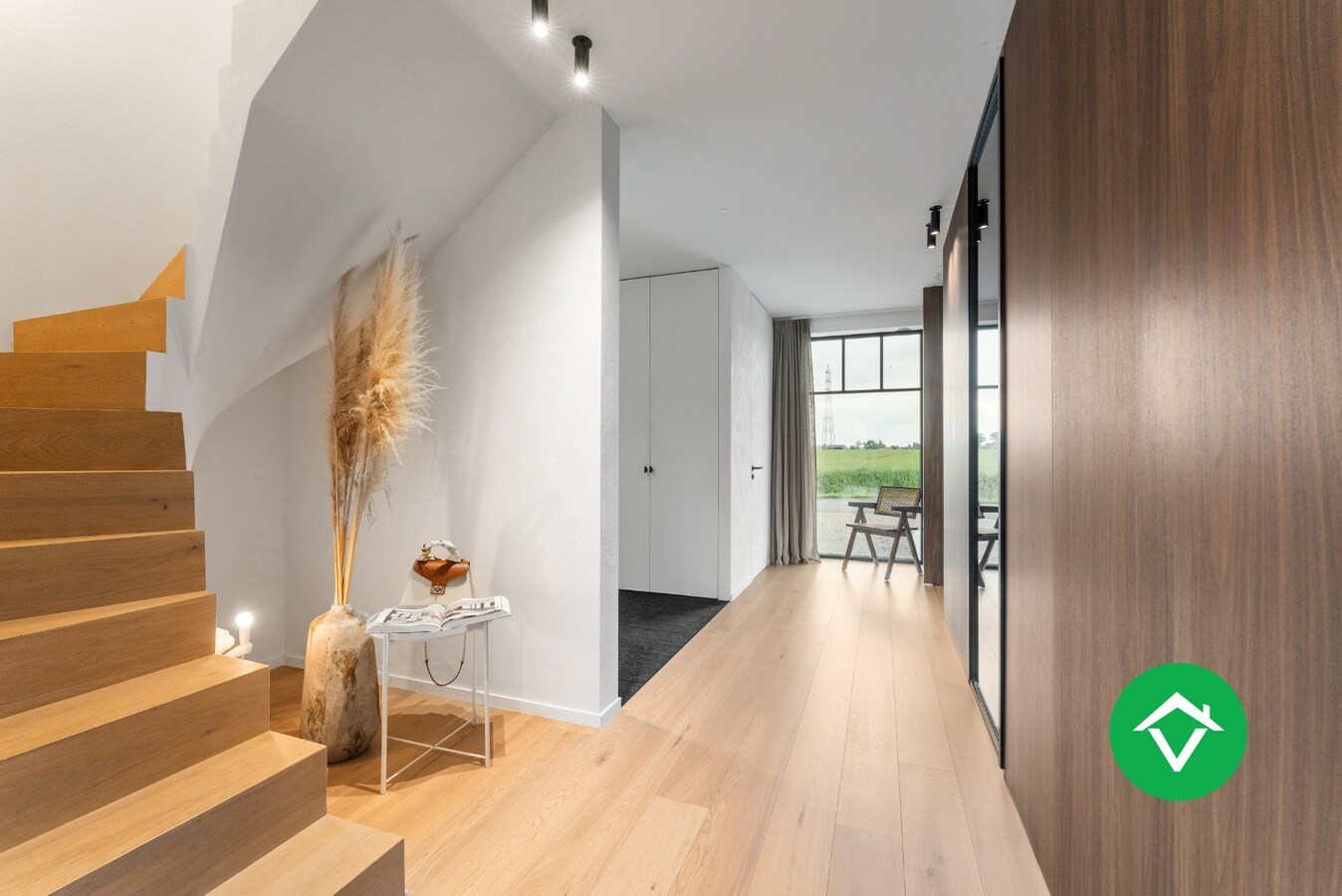 Alleenstaande woning met 5 slaapkamers te Zarren 