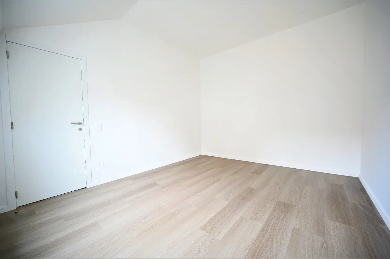 MODERN DAKAPPARTEMENT OP BOOGSCHEUT STRAND EN SHOPPING BLANKENBERGE 