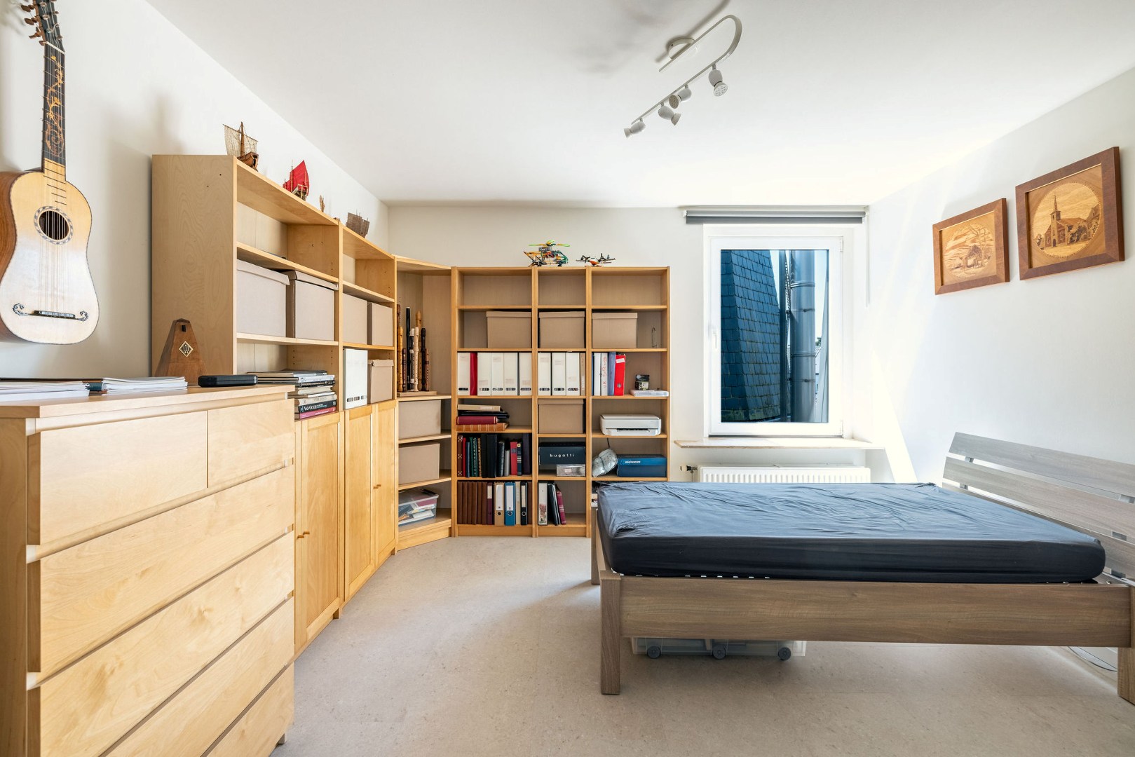 Ruim appartement met 2 slaapkamers, dubbele garage en twee terrassen te Aalst 