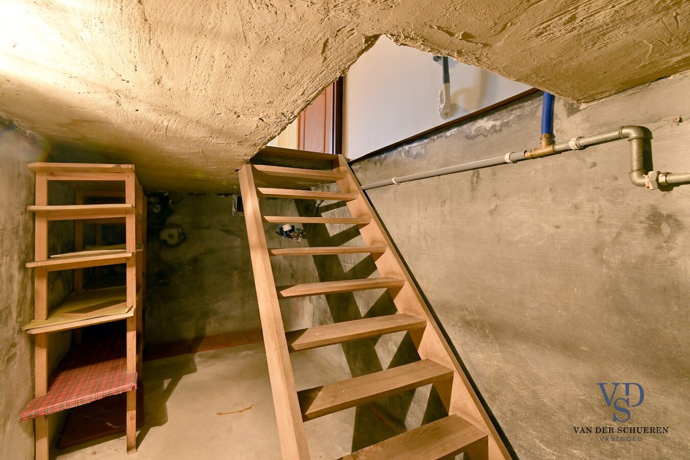 Bungalowwoning met afzonderlijke loods 