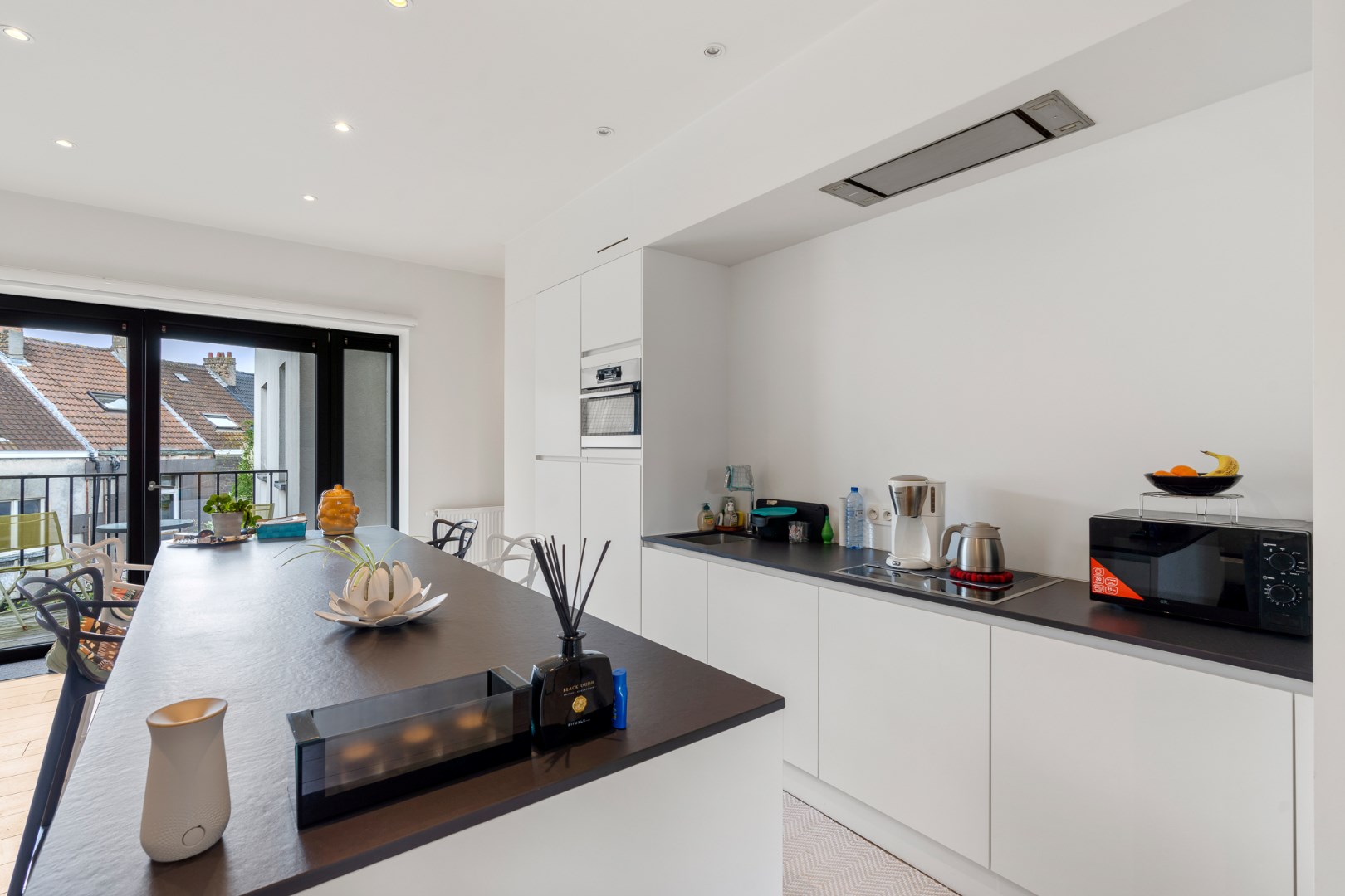 Magnifique appartement de 2 chambres avec terrasse ensoleillée, à proximité du centre. 