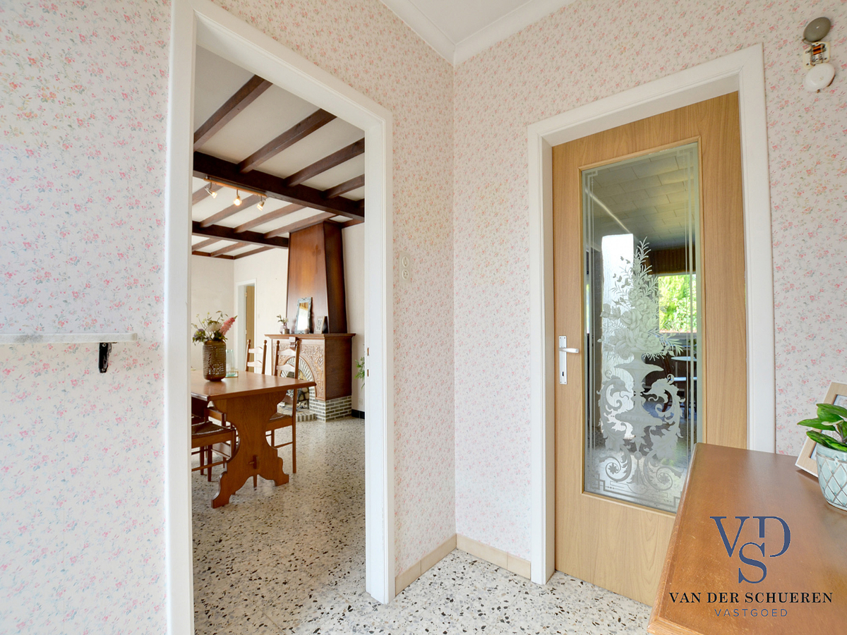 Op te frissen bungalow in doodlopende straat. 