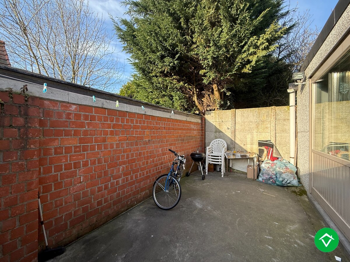 Gelijkvloers appartement met twee slaapkamers en terras te Roeselare 