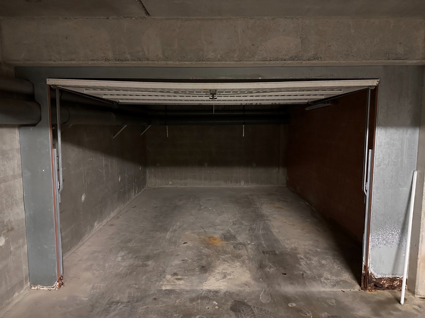 GARAGE BOX  OP TOPLIGGING - CENTRUM OOSTENDE ! 