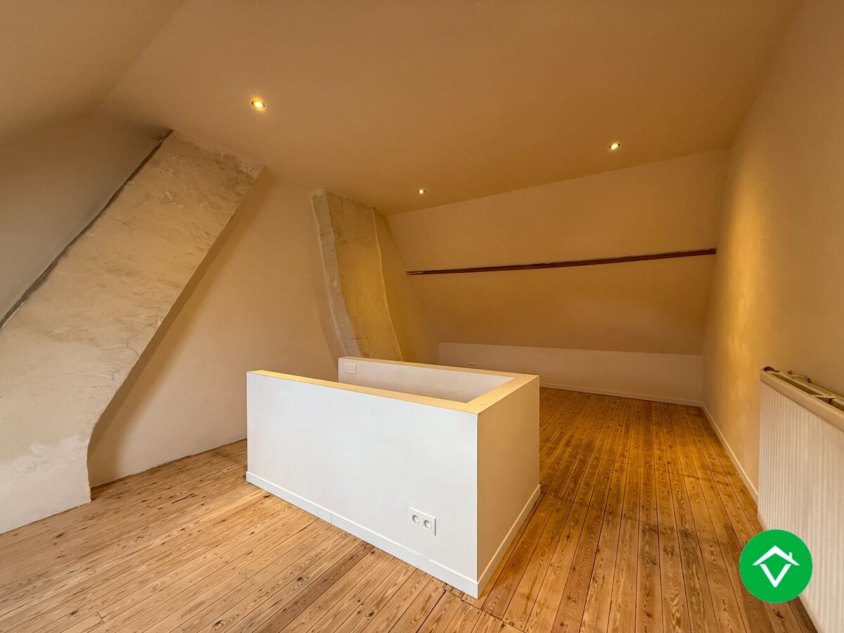 Gerenoveerde woning twee slaapkamers en koer in centrum Roeselare 