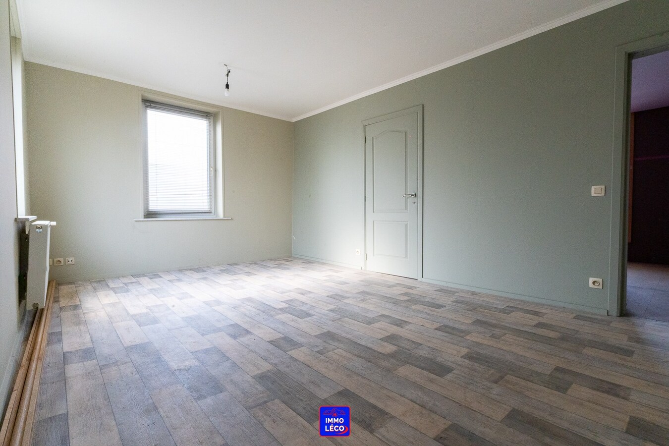 Maison de commerce avec logement, grande terrasse et garage, idéalement situé ! Nombreuses possibilités ! 