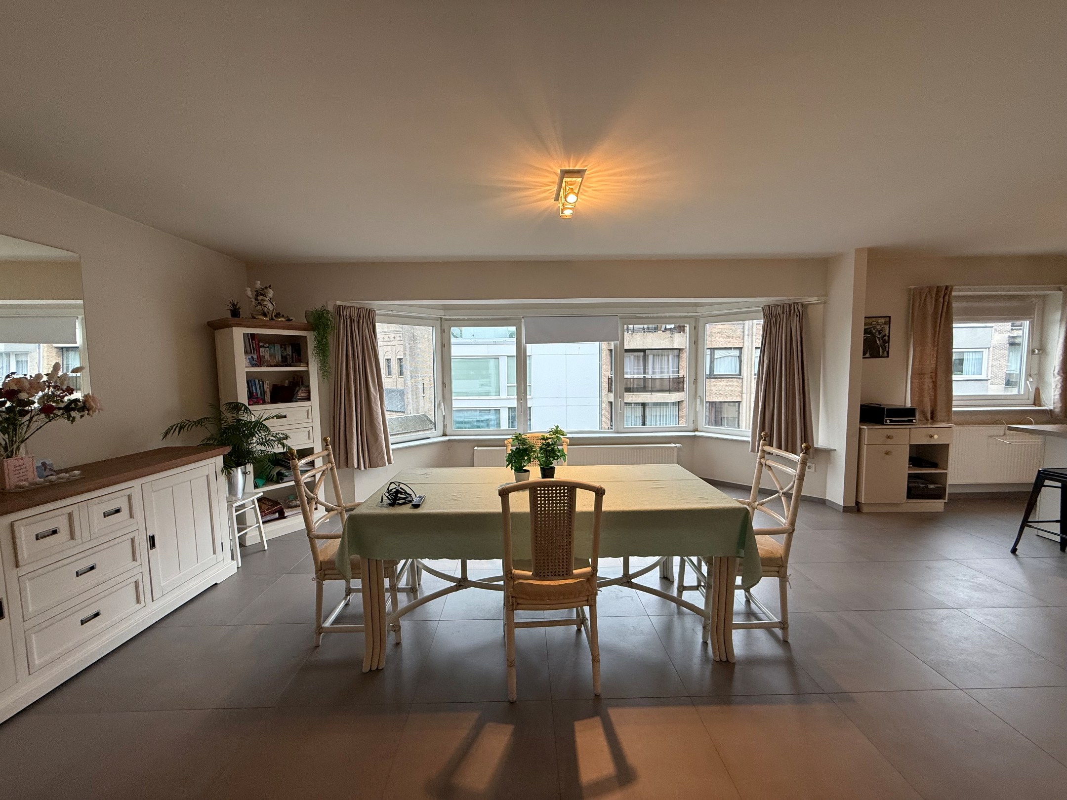 NON MEUBLÉ – Appartement spacieux et unique de 139 m² au centre de Knokke. 