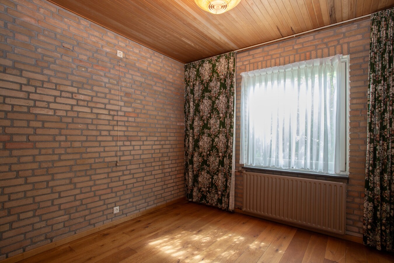 Vrijstaande levensloopbestendige semibungalow met schitterend uitzicht en royale tuin in Hoogeloon. 