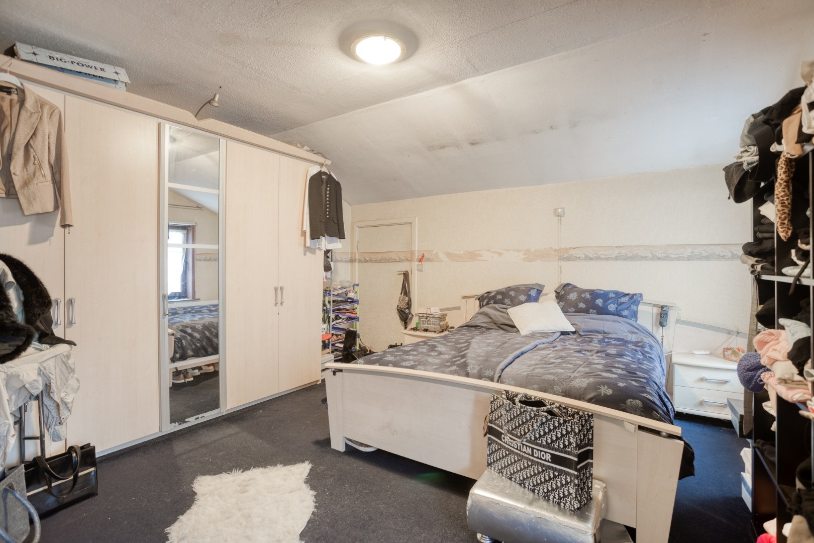 Te renoveren woning met 5 slpk. op ruim perceel van 18a 95ca in Mol 