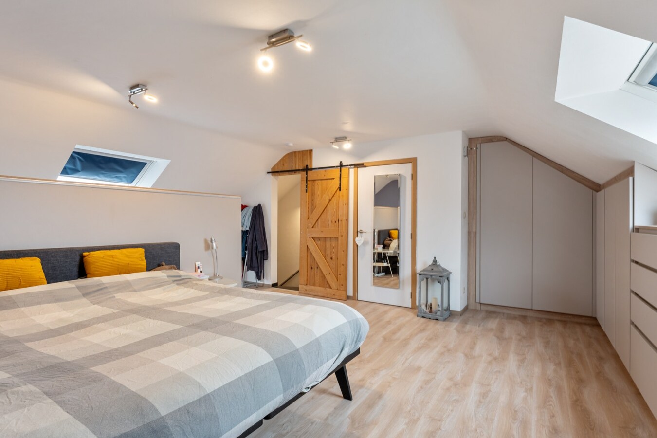 Recente, goed afgewerkte gezinswoning op een perceel van 5a15ca nabij het dorpscentrum van Opoeteren! 