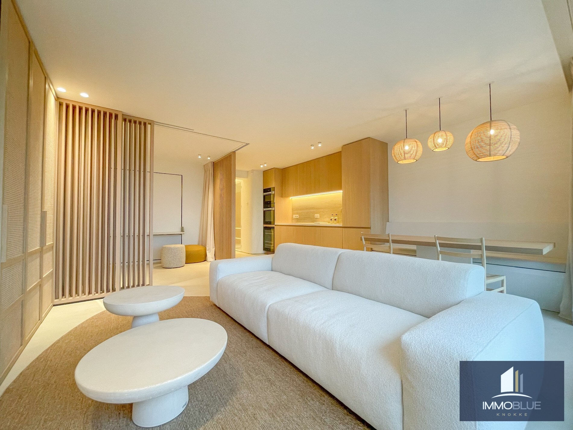 Luxueus volledig gerenoveerd appartement met een weids uitzicht gelegen in het Zoute. 