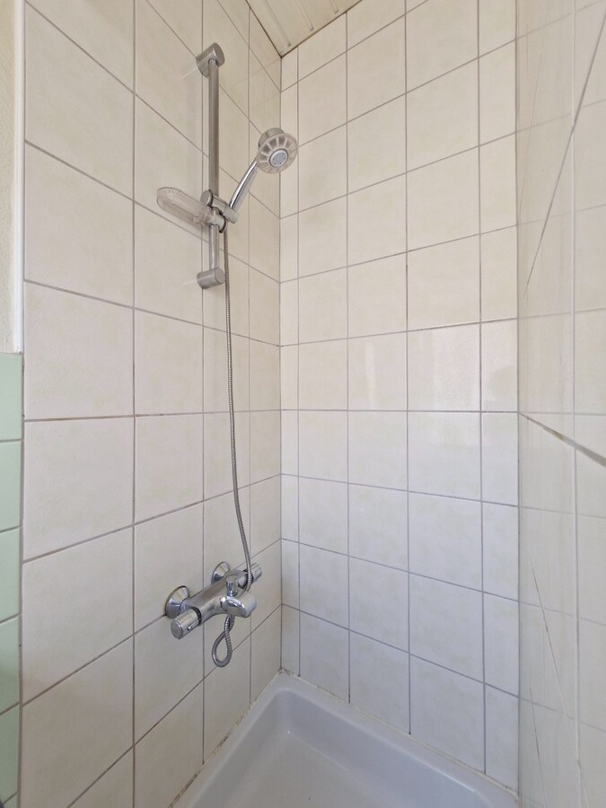 Charmant gelijkvloers appartement met stadskoer in hartje Heist 