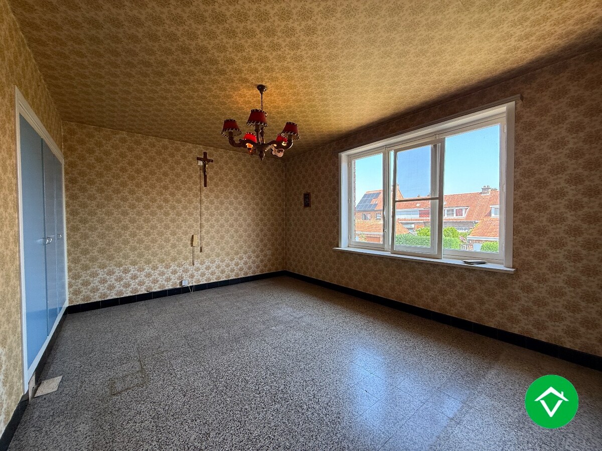 Stevige woning met 3 slaapkamers, tuin en garage in een rustige wijk te Rumbeke 