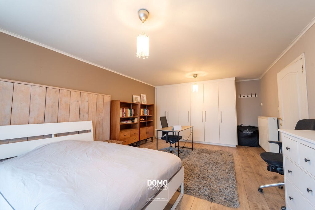 Verrassend ruime woning met karakter te Kuringen. 