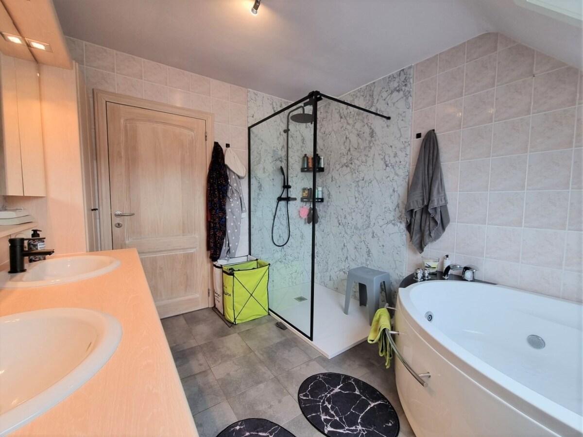 Mooie gezinswoning met tuin &amp; garage in rustige, kindvriendelijke woonwijk - Dudzele 