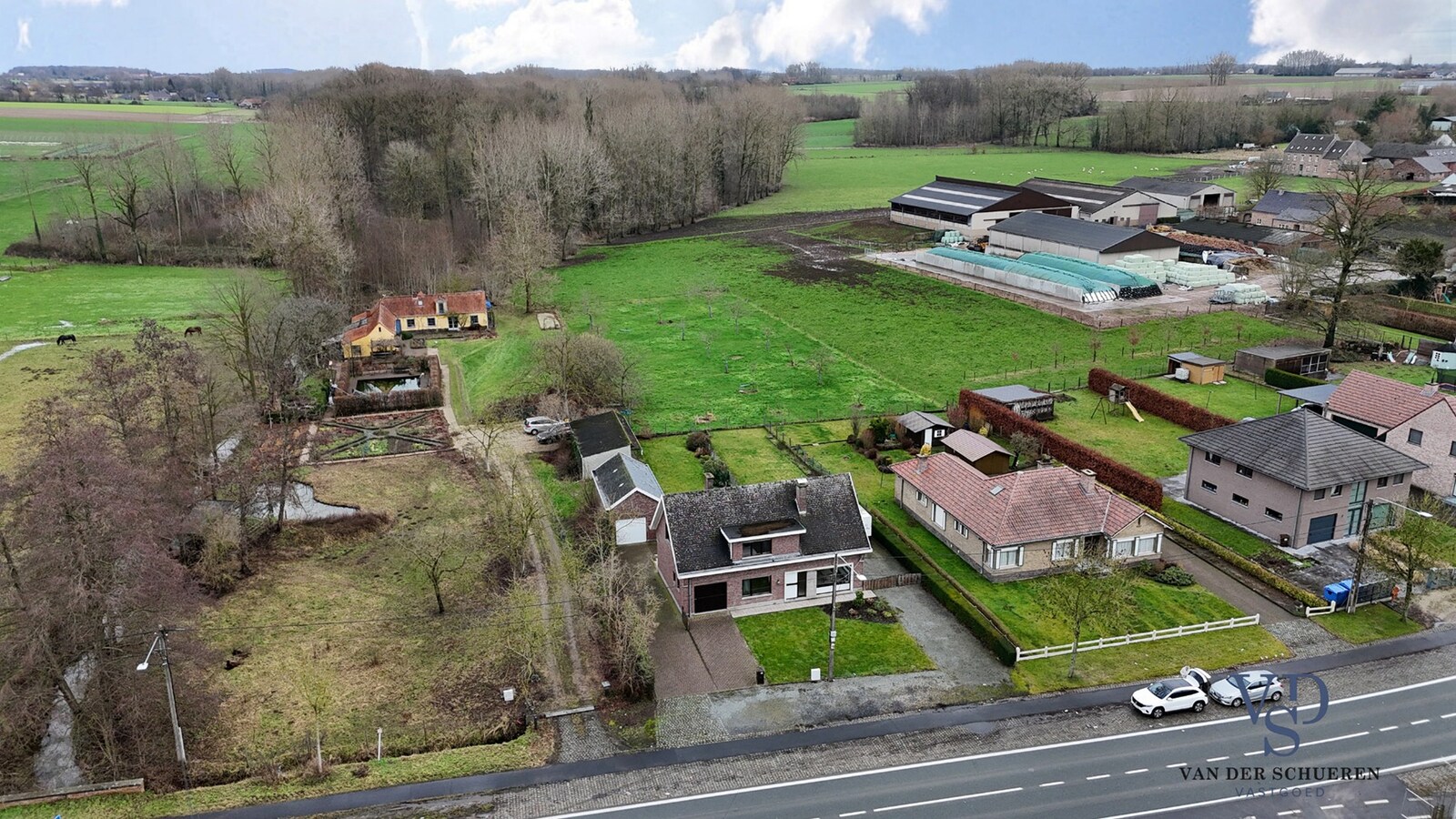 Degelijke eigendom met mogelijkheden 