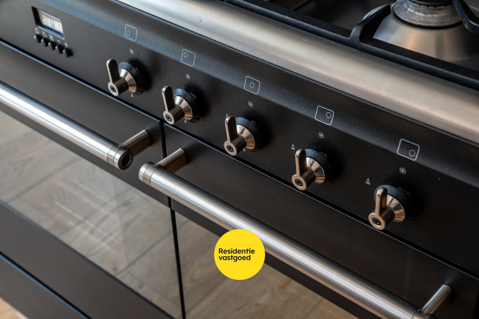 Exclusieve villa met zwembad en poolhouse in de nieuwe St-Annawijk te Sint-Andries 