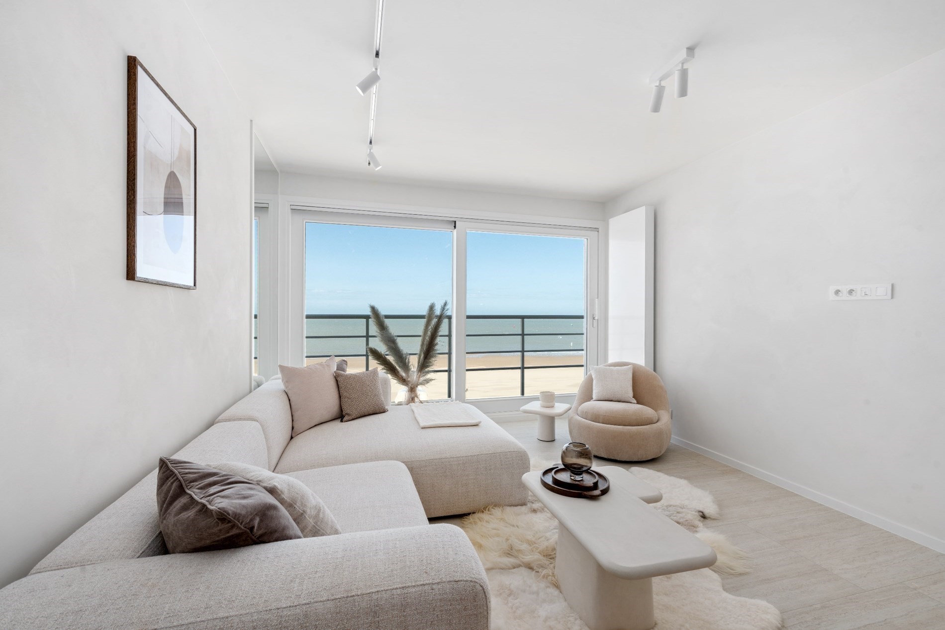 Appartement entièrement rénové bénéficiant d'une vue panoramique sur la digue de Duinbergen ! (possibilité d'achat d'un garage) 