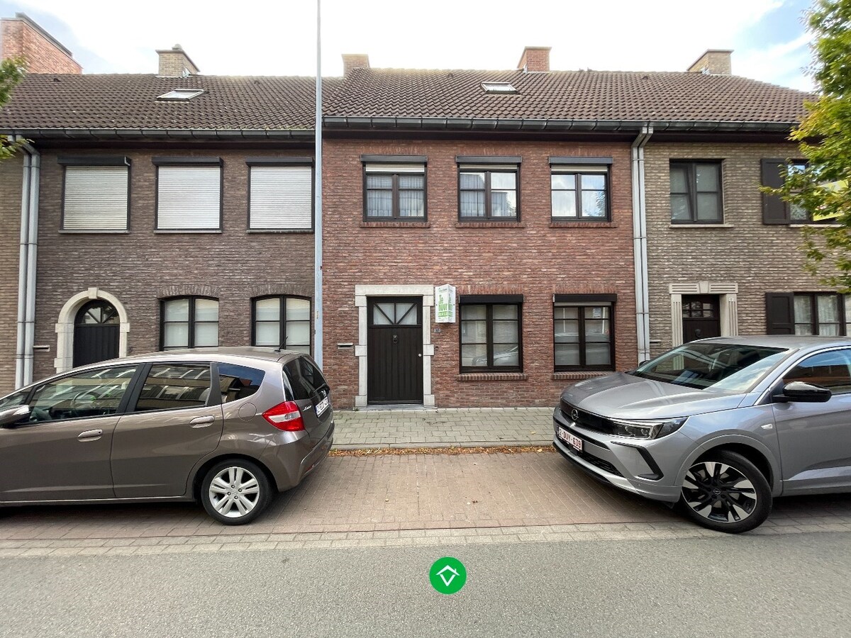 Gezellige rijwoning met 3 slaapkamers, terrastuin en garage te Kachtem 