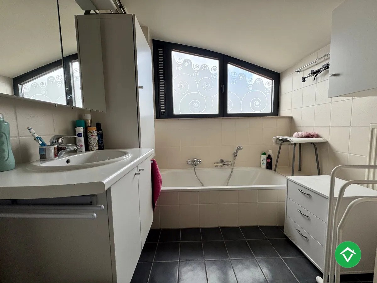 Appartement met 3 slaapkamers ruim terras en garage te Koekelare 