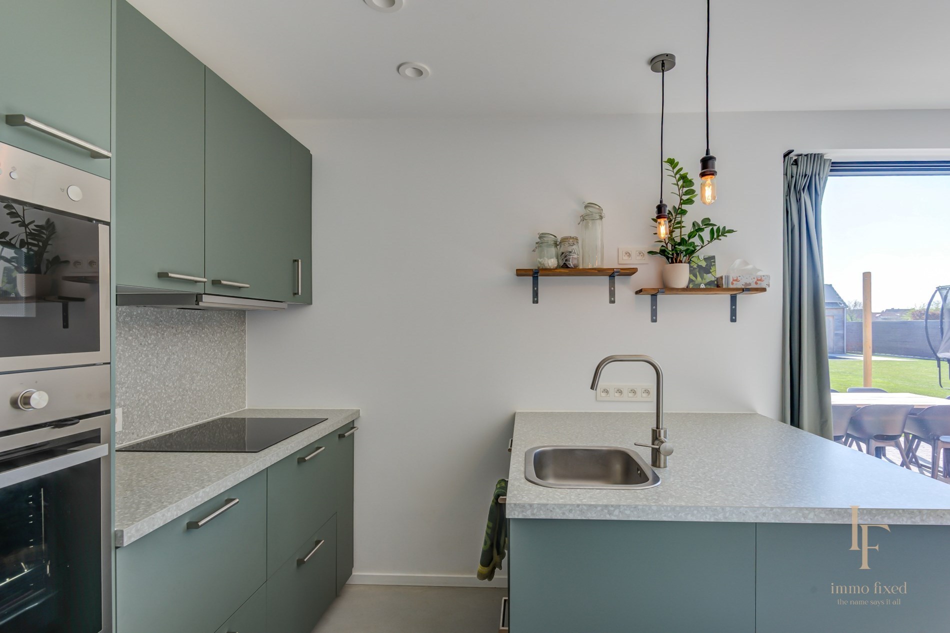 Een langgevelhoeve met bijgebouw! 