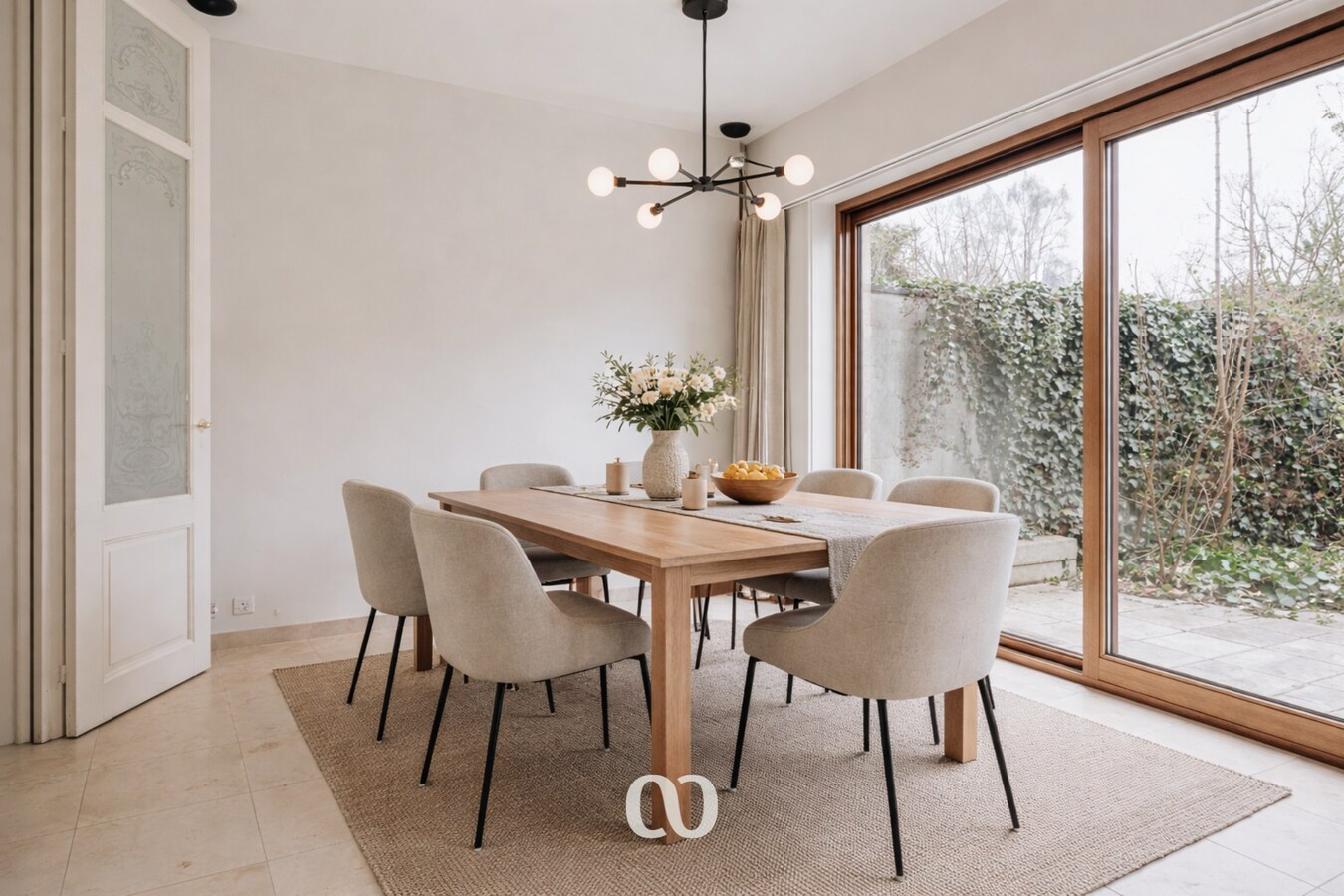 Tijdloze herenwoning met authentieke charme en indrukwekkende ruimte 