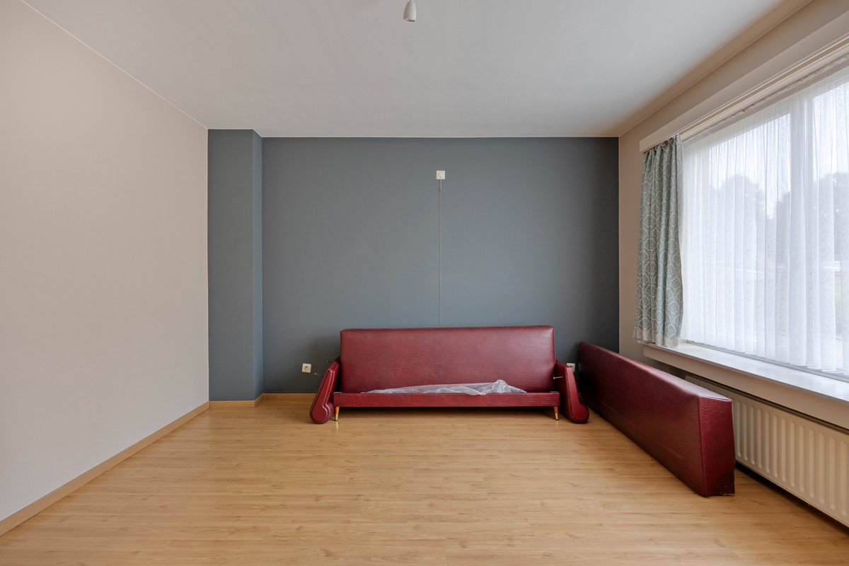 Halfopen bebouwing met 3 ruime slaapkamers. 