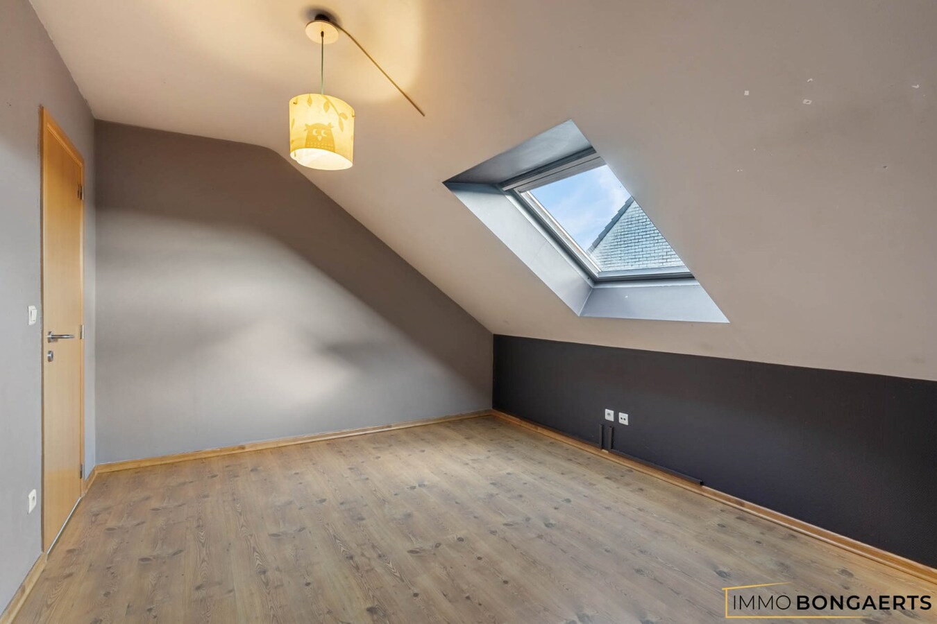 Ruim duplexappartement met 4 slaapkamers 