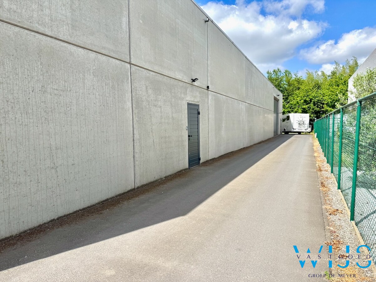 Opslagplaats/ loods te Huur in KMO-zone Akmo II te Assenede 