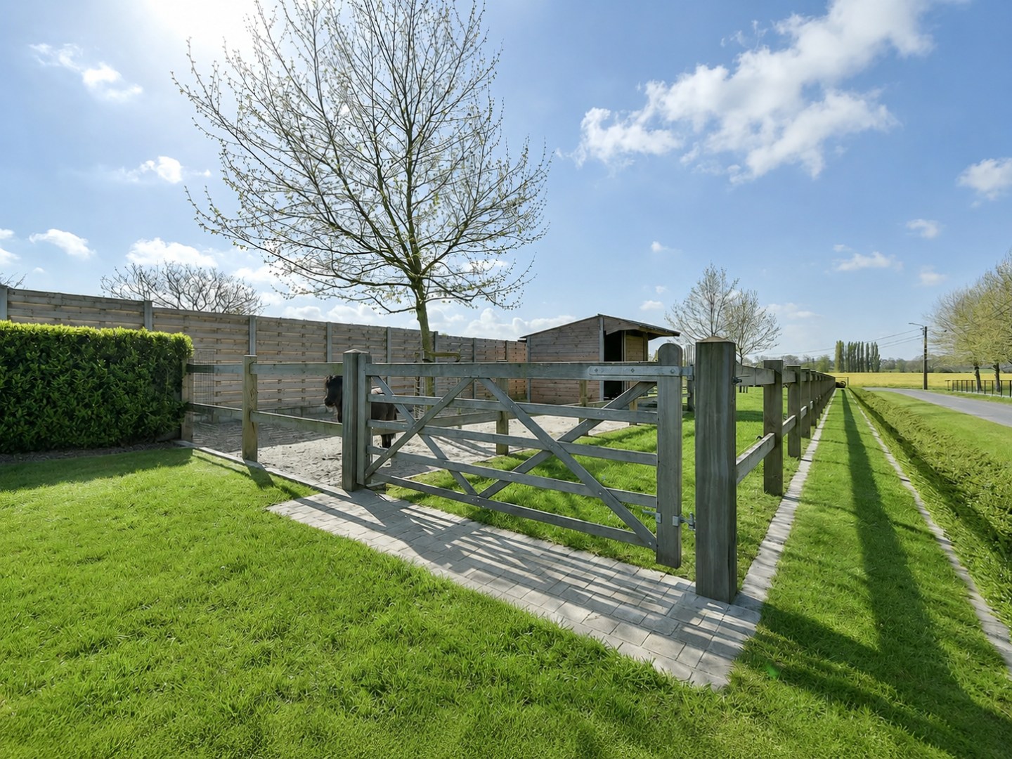 Ruwbouwwoning met tal van mogelijkheden in rustige ligging te Kortemark! 