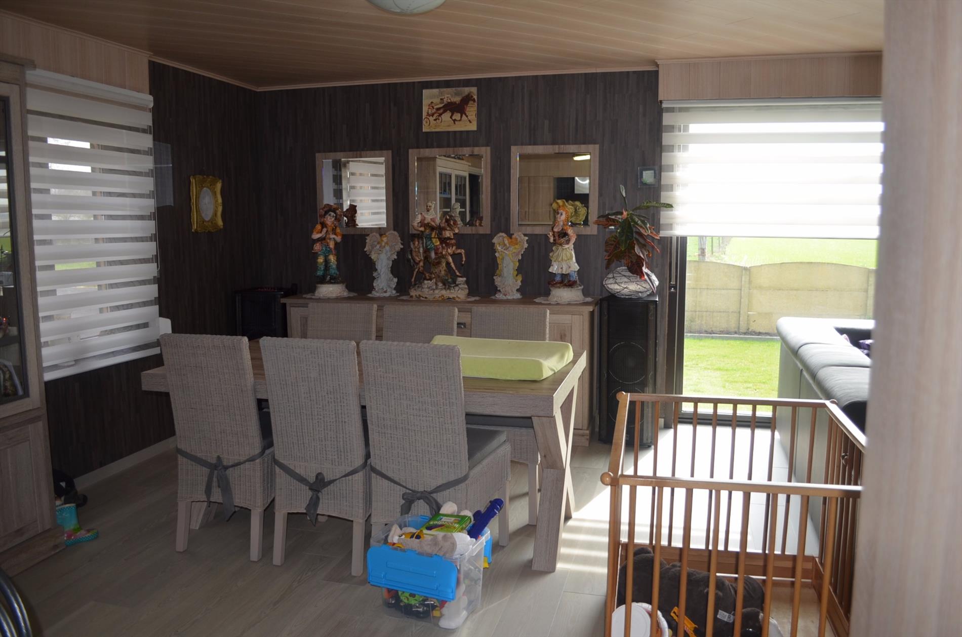 Bungalow met 3 slpks en bijgebouwen landelijk gelegen te Adegem 