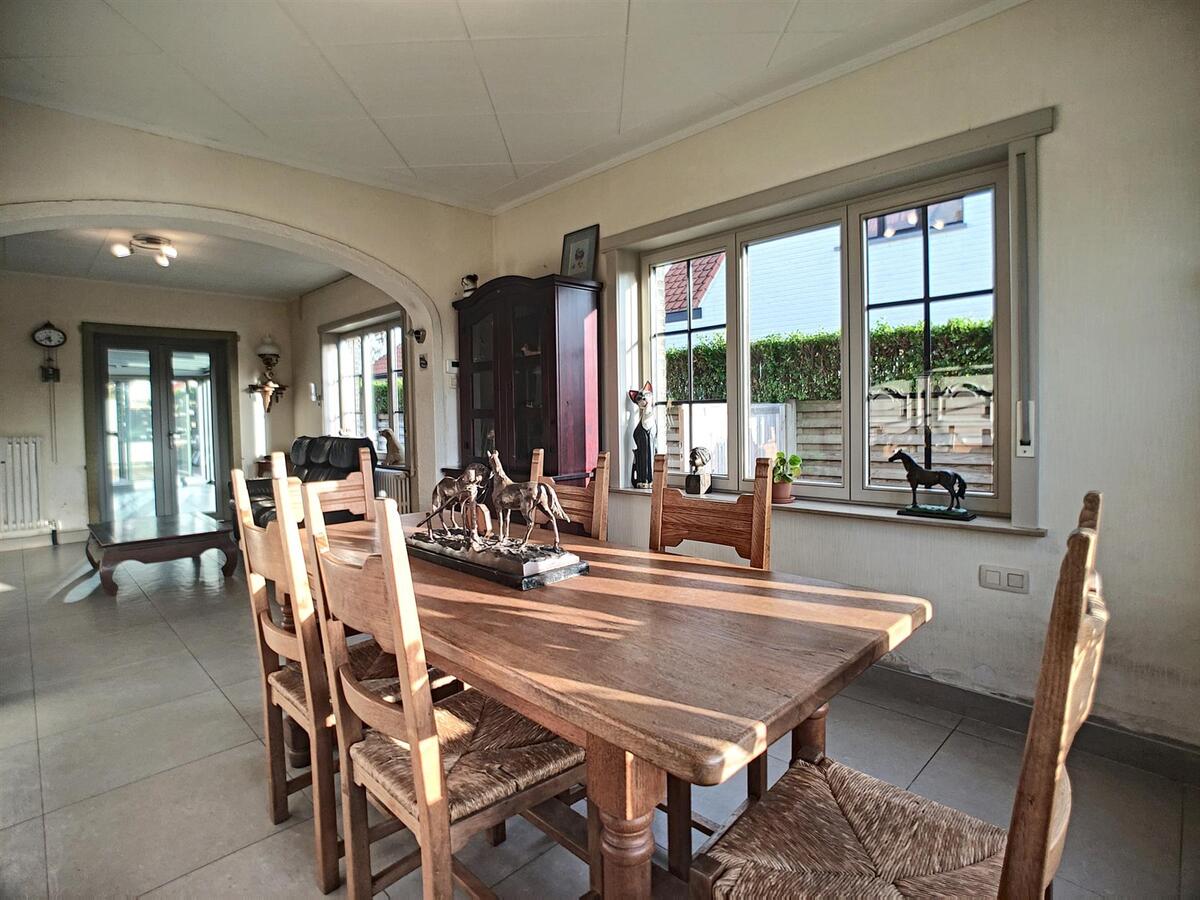 Goed gelegen alleenstaande woning op groot perceel van 828m²- Heist 