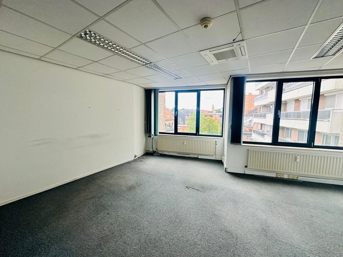 Iconisch kantorencomplex of commerciële ruimte te Hasselt centrum 