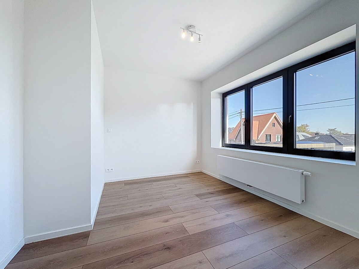 Knappe renovatie met ZW-tuin op gunstige locatie te Zottegem 