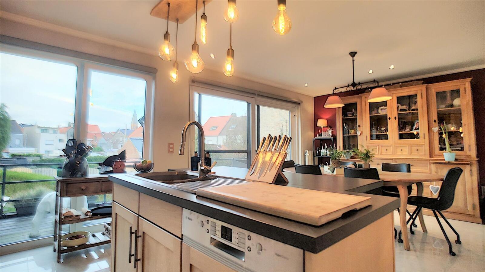 Knappe gezinswoning met vier slaapkamers en tuin - Zeebrugge 