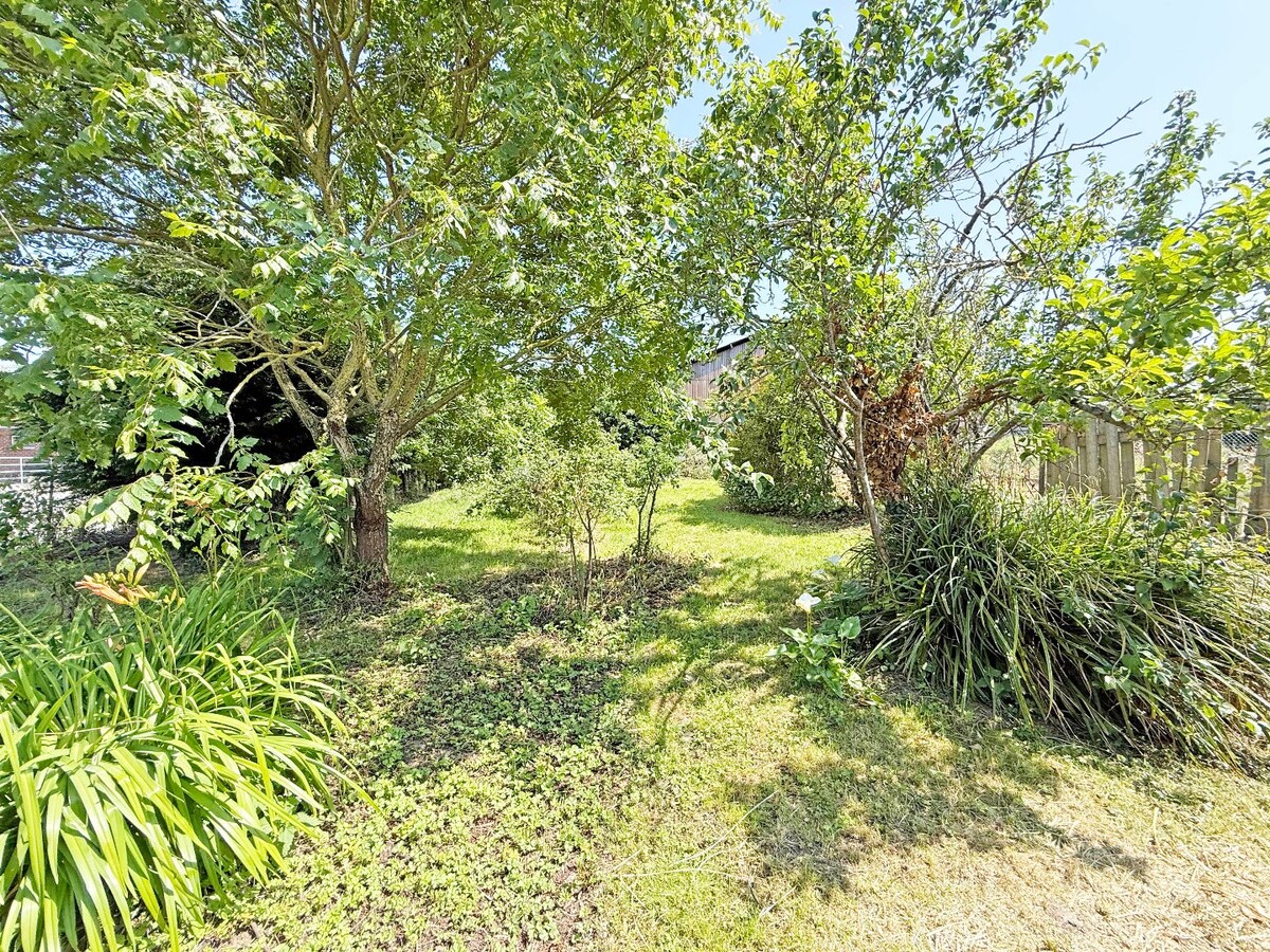 Rustig gelegen HOB met dubbele garage en tuin te Zwalm 