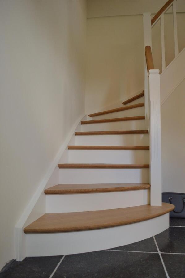 Charmante nieuwbouwvilla met bijgebouwen op 2.340 m² te St-Gillis-Waas. 