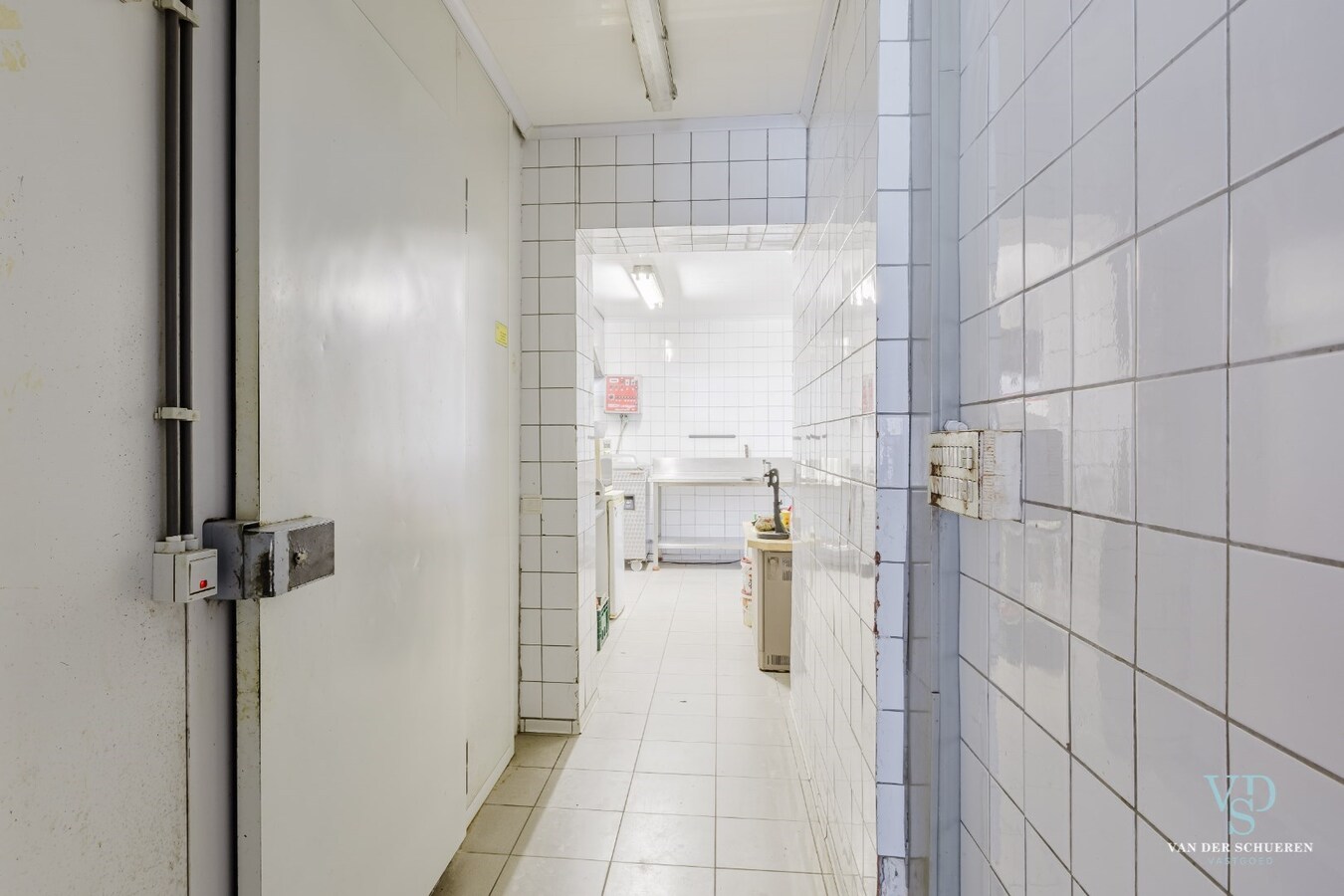 Ruime woning met atelier / garage. 